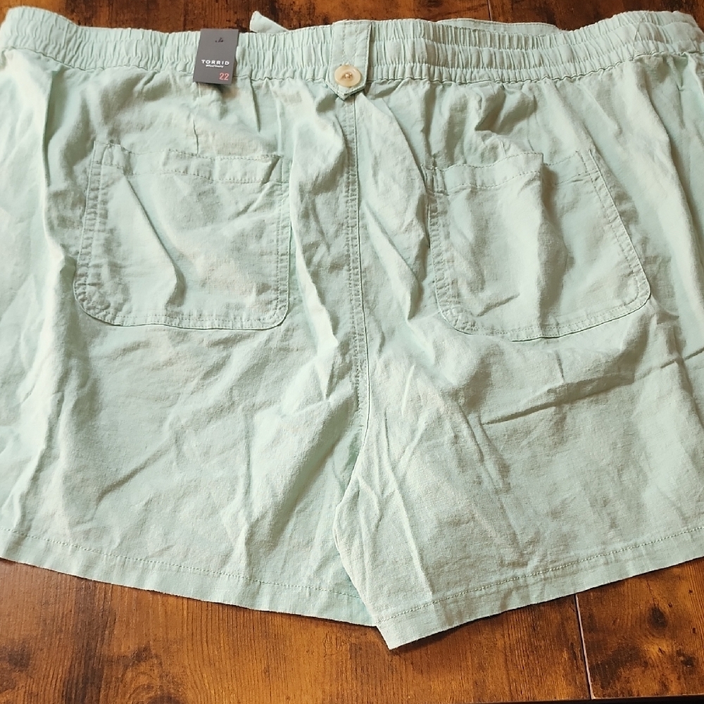 TORRID | Light Green Linen Blend Pull On Patch Pocket Drawstring Shorts | 22 - Picture 9 of 11